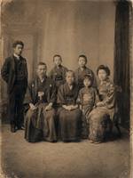 家族写真の左端